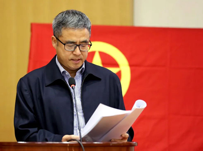 公司黨委委員、副總經(jīng)理、總工程師曹堅宣讀表彰決定.jpg
